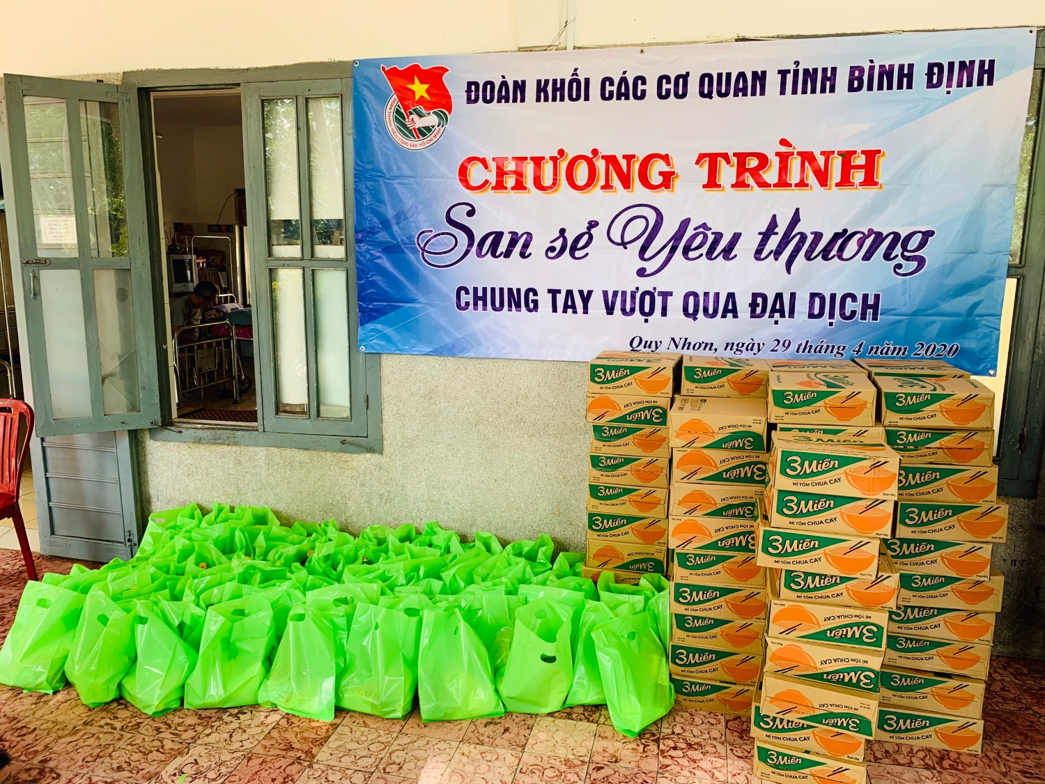 Chương trình “San sẻ yêu thương, chung tay vượt qua đại dịch”.