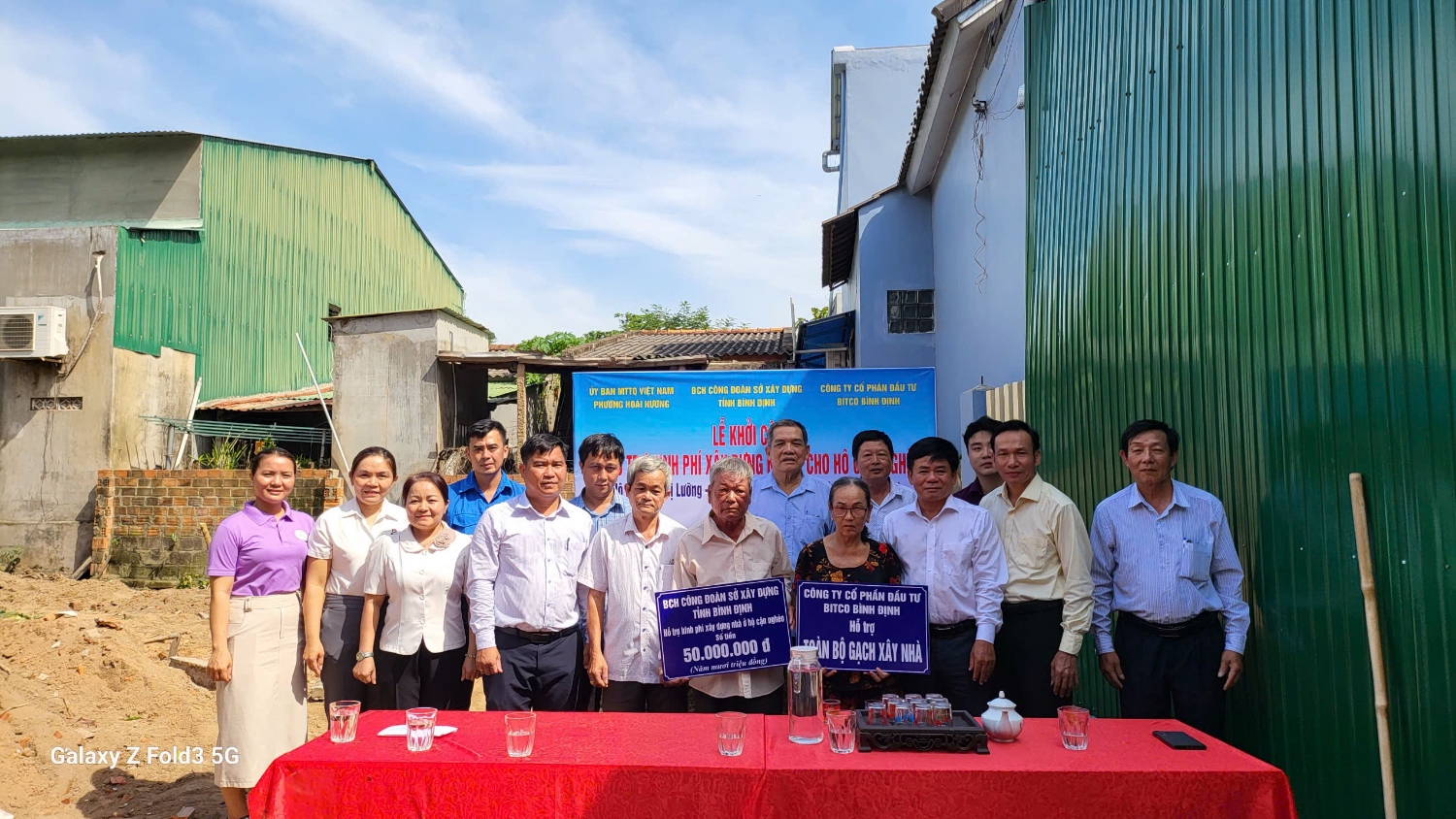 Công đoàn cơ sở Sở Xây dựng Bình Định tổ chức trao kinh phí hỗ trợ xây dựng nhà ở cho hộ cận nghèo năm 2024.