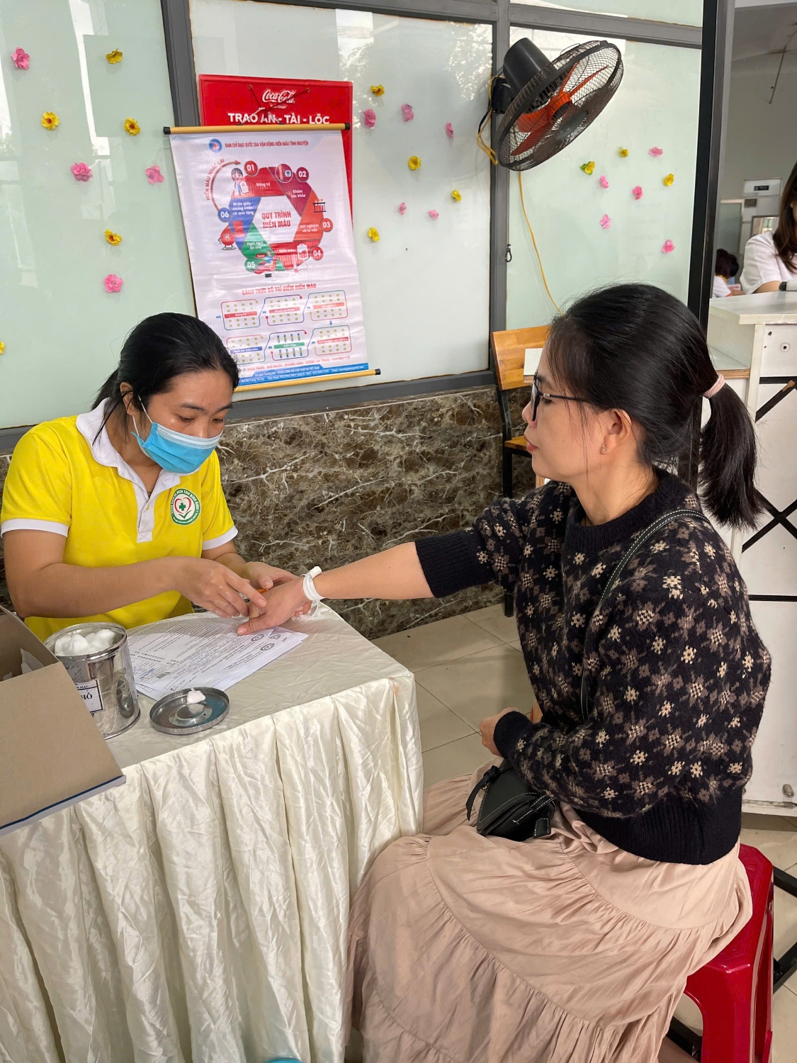 Đoàn viên công đoàn Sở Xây dựng Bình Định hiến máu tình nguyện đợt 1 năm 2025.