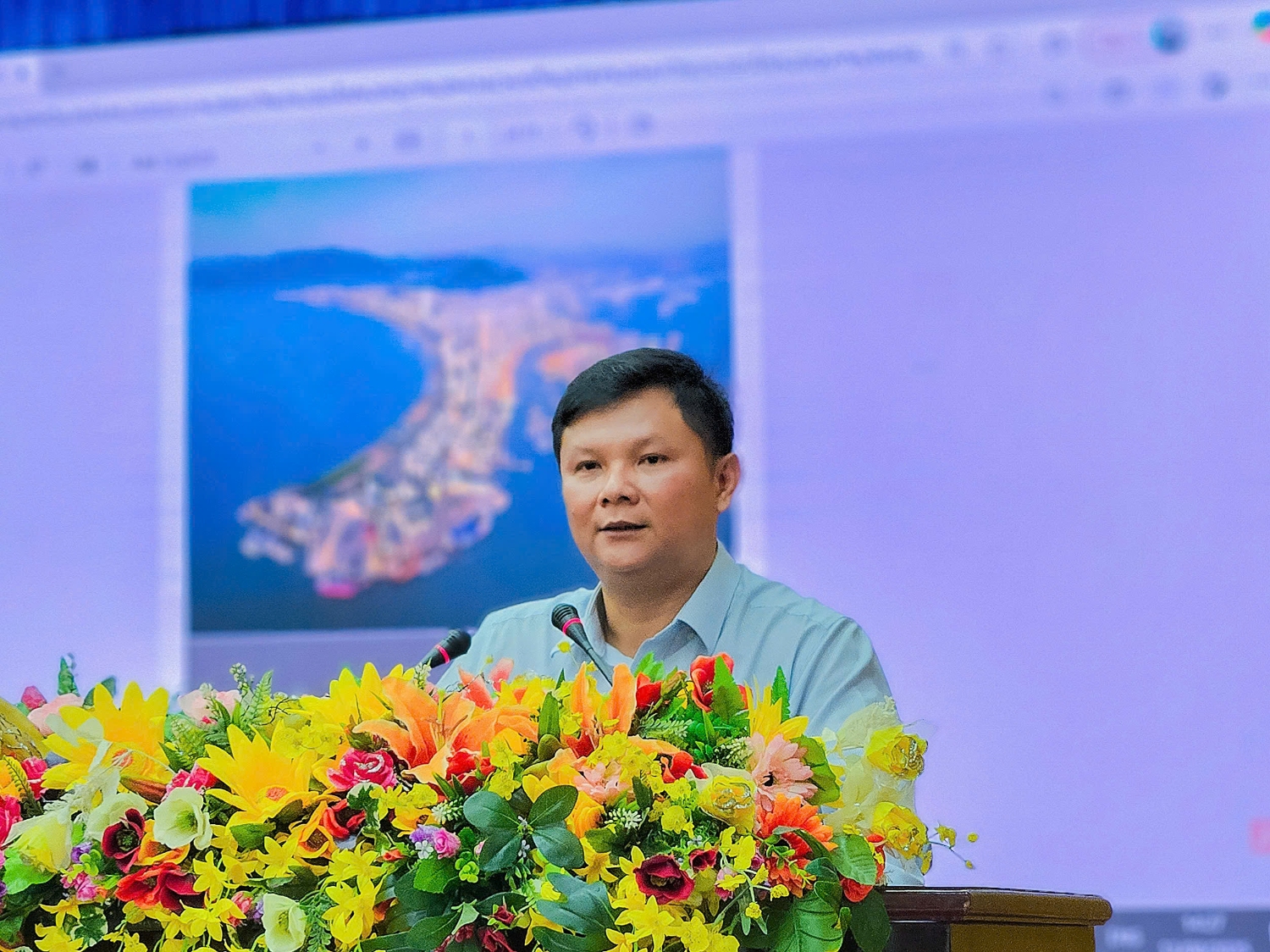 phat bieu khai mac