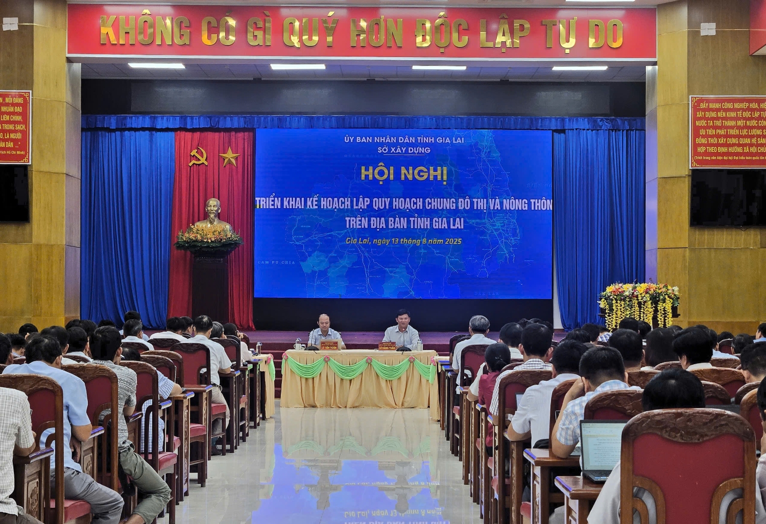 Quang cảnh Hội nghị tại Hội trường 2/9 tỉnh Gia Lai